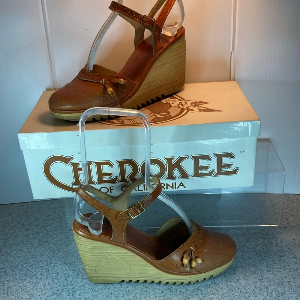 Vintage 80’s Cherokee wedge heels. Cognac leather size 5 original box
